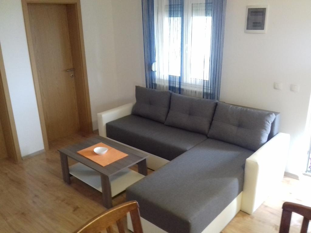 Tomek Apartment Vir Εξωτερικό φωτογραφία