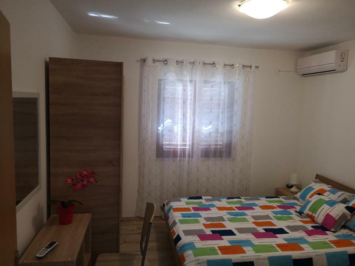 Tomek Apartment Vir Εξωτερικό φωτογραφία