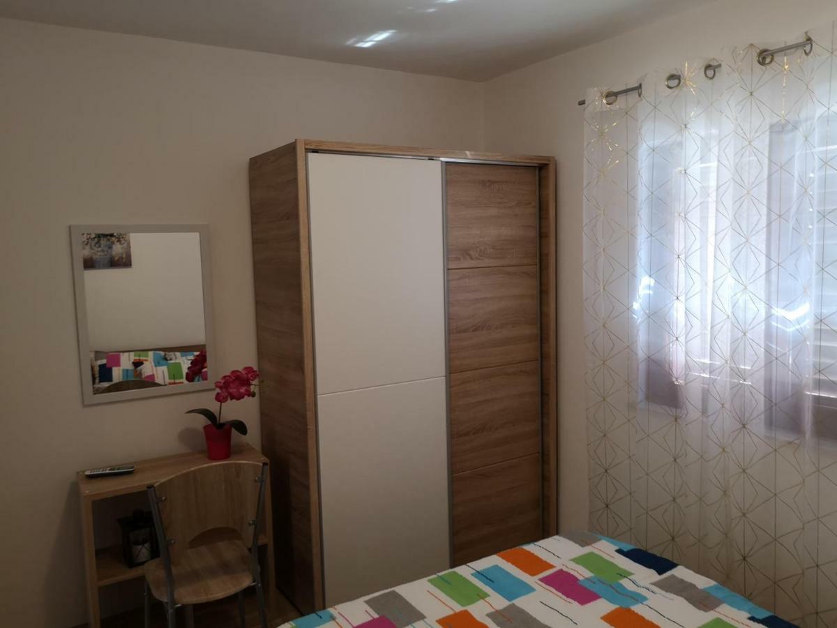 Tomek Apartment Vir Εξωτερικό φωτογραφία
