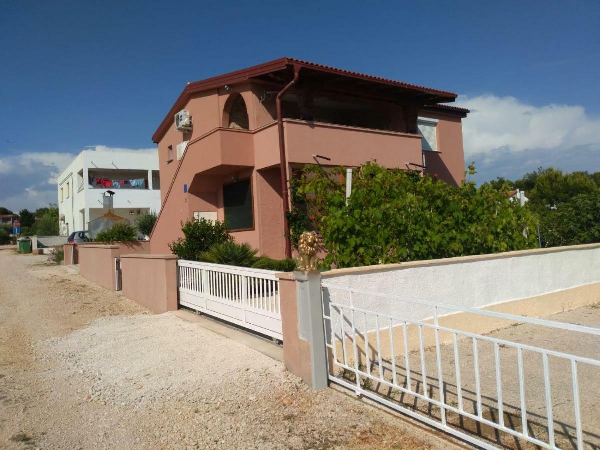 Tomek Apartment Vir Εξωτερικό φωτογραφία