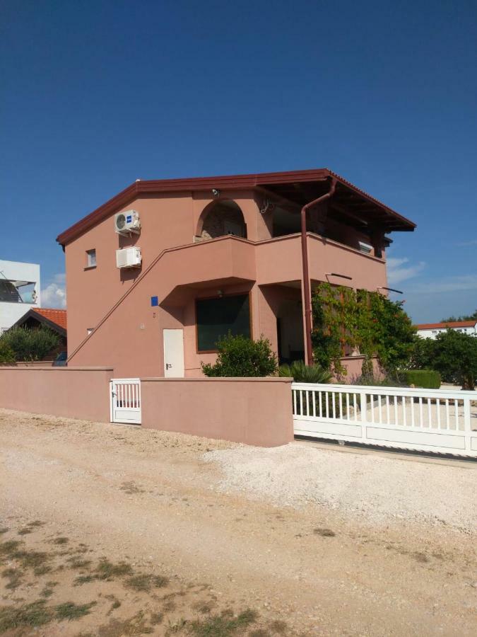 Tomek Apartment Vir Εξωτερικό φωτογραφία
